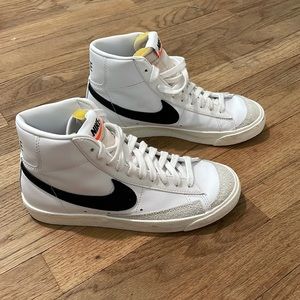 Nike Women’s Blazer Mid 77